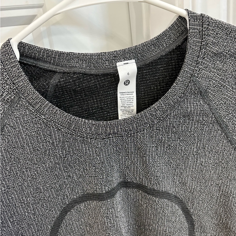 lululemon athletica Women's Charcoal Gray Seamless Long Sleeve Top - Picture 3 of 4